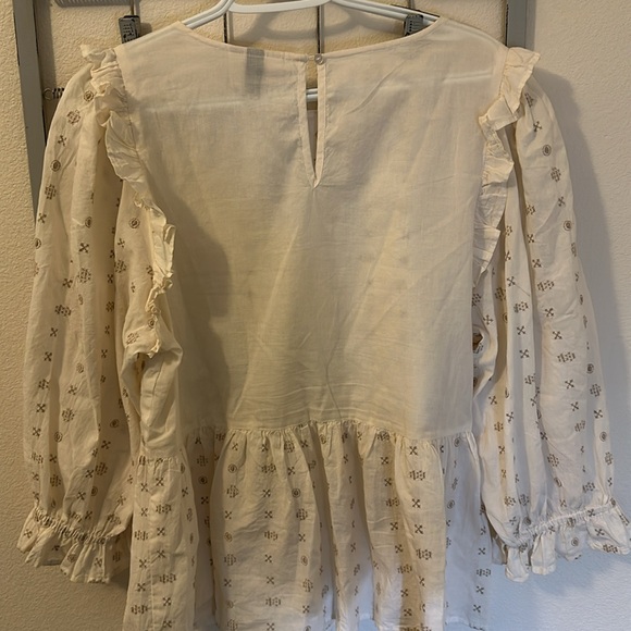 Universal Threads - Picture 6 of 6